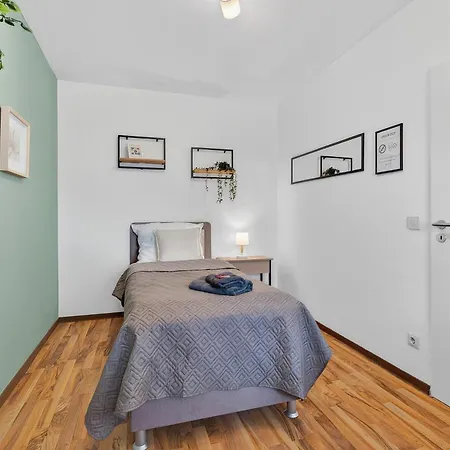 3 Schlafzimmer - 6 Betten, Parkplatz, Balkon, Wlan