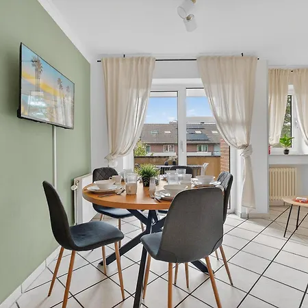 3 Schlafzimmer - 6 Betten, Parkplatz, Balkon, Wlan Apartamento